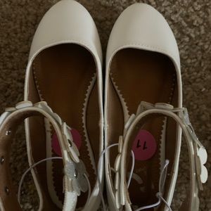 I am selling kids shoes all never worn